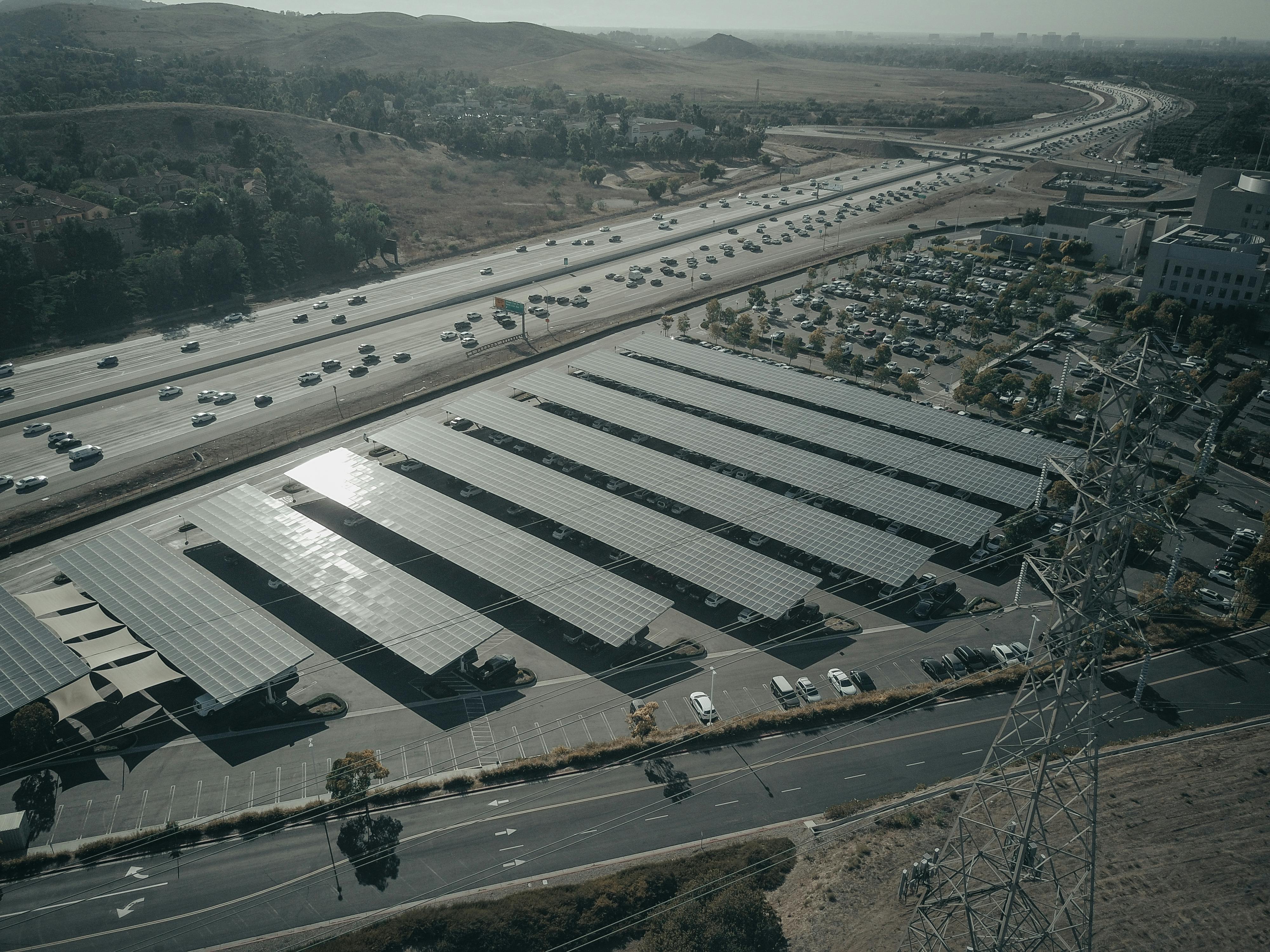 Ombrières photovoltaiques
